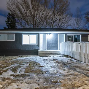 Centre Street 2Bed Upper Suite - 4408 Calgary
